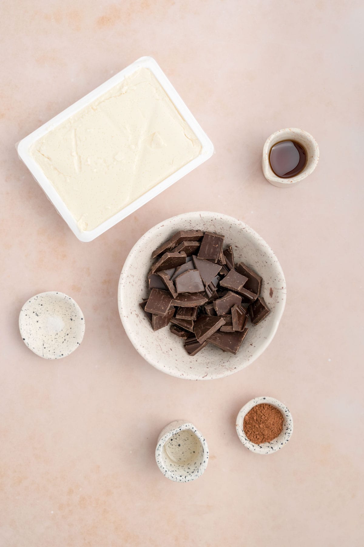 Ingredients needed to make chocolate tofu pudding.