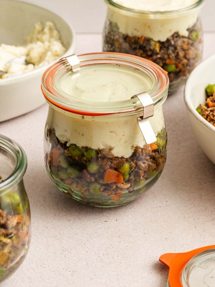 Shepherd's pie meal preps in mason jars.