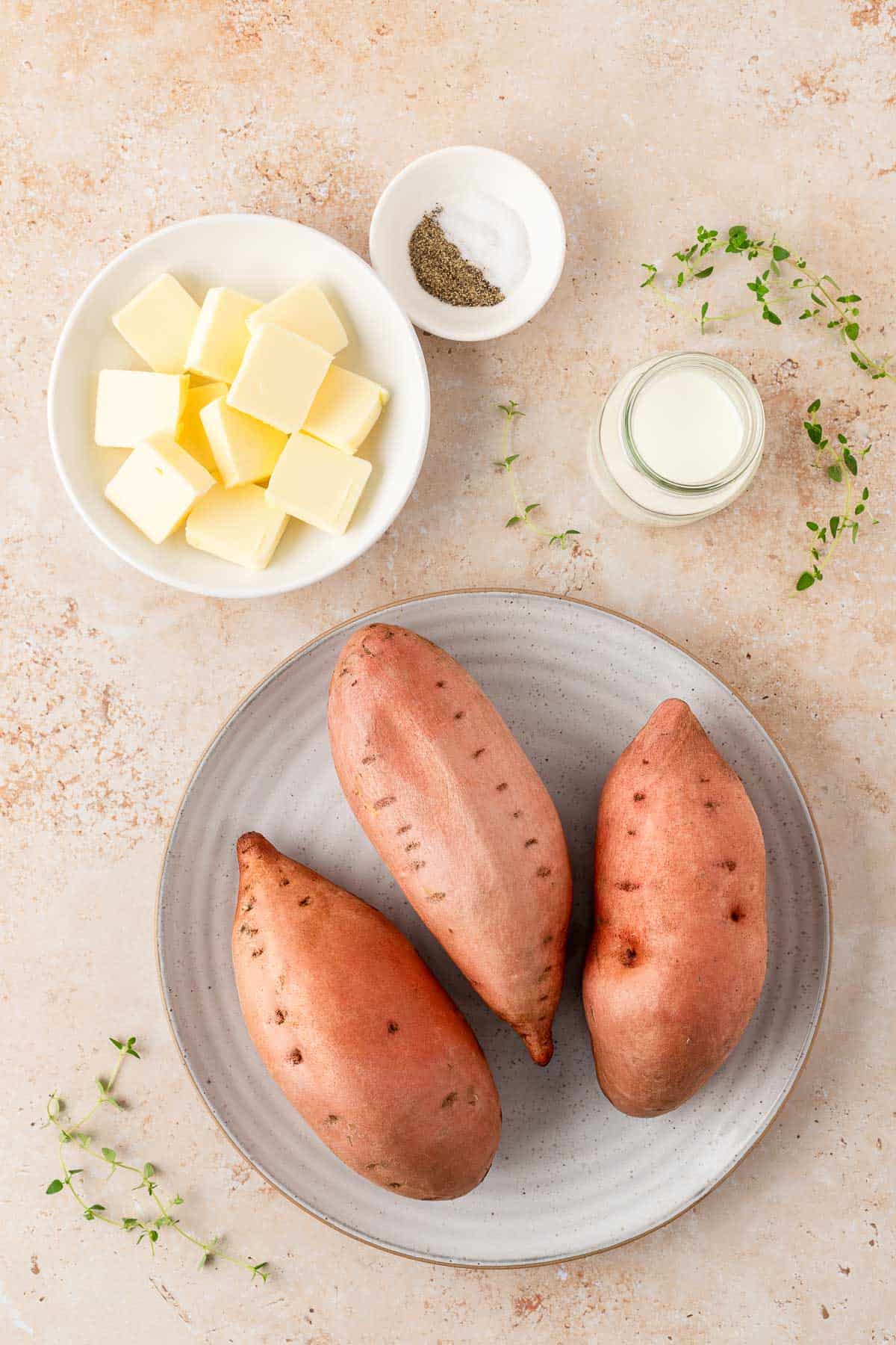 Ingredients needed to make mashed sweet potatoes.